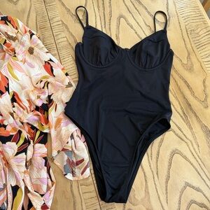 2 Piece BILLABONG Set Head over Heels Beach Robe Kimono & Swimsuit Size Small